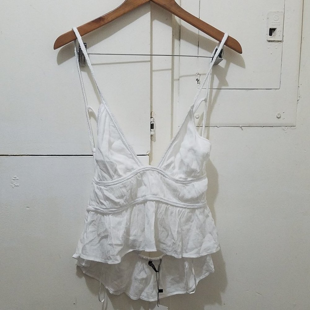 NWT WHITE WOVEN TANK OPEN BACK TOP - Picture 6 of 7